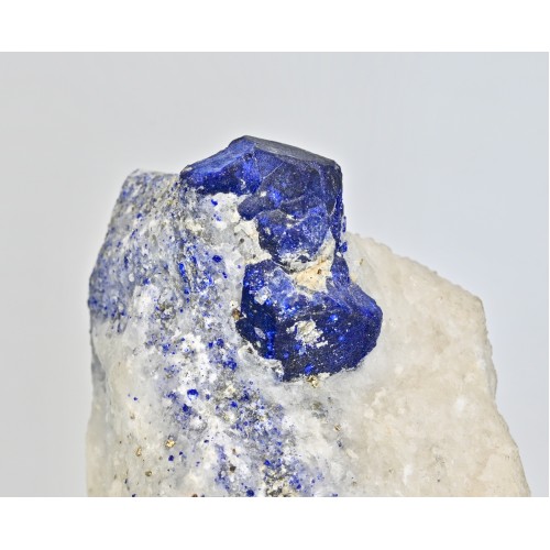 Афганит. Крупный кристалл в мраморе. Афганистан